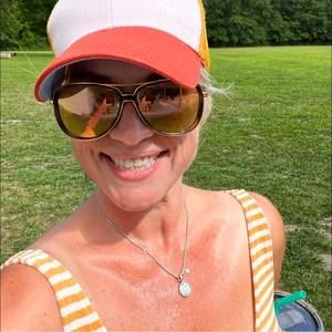 Meet your Posher, Angie